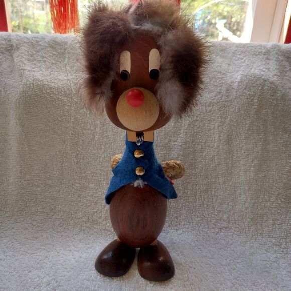 Mid Century teak Scandinavian buck toothed 8 1/2 clown? bear, chipmonk figurine - Picture 1 of 10